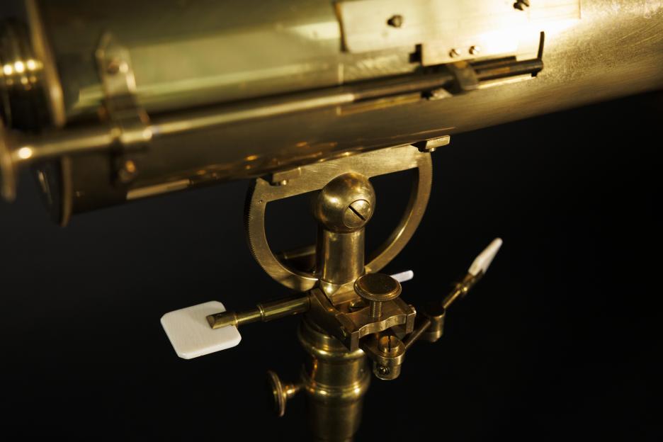 A close-up photo of a Cassegrain reflecting telescope from 1758