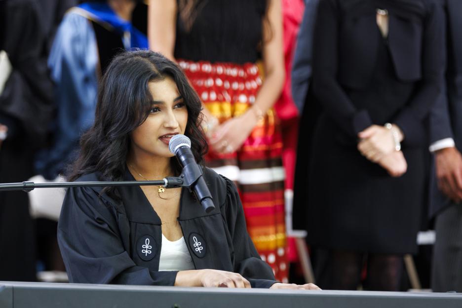 Sanjna Rajagopalan ’26 singing America the Beautiful.