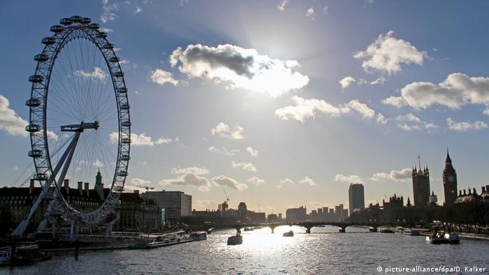 Ten travel tips for England