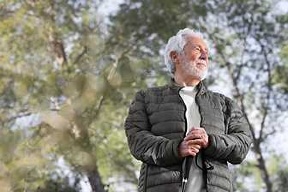 Mobile Medical Alert Systems: Safety on the Go for Elders 3