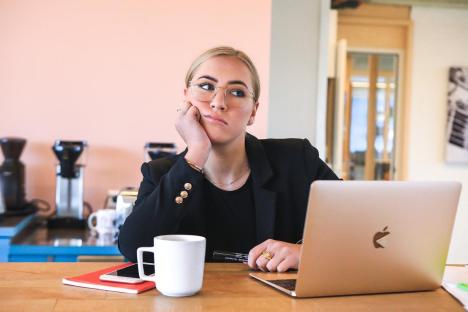Job Seekers Turn to AI Headshots to Make a Stronger First Impression