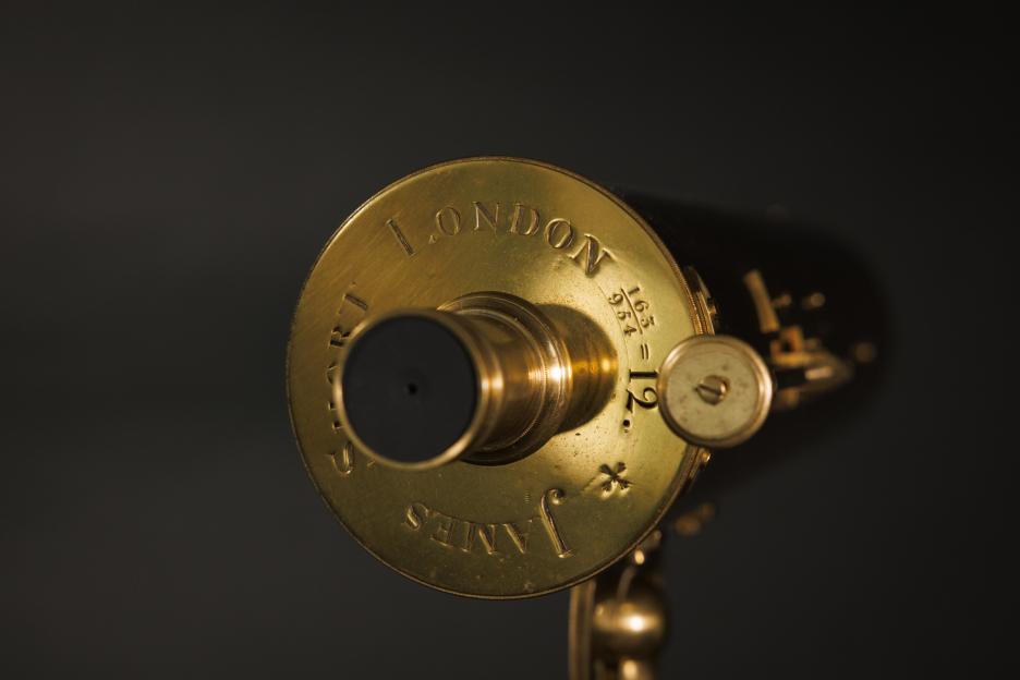 A close-up photo of a Cassegrain reflecting telescope from 1758