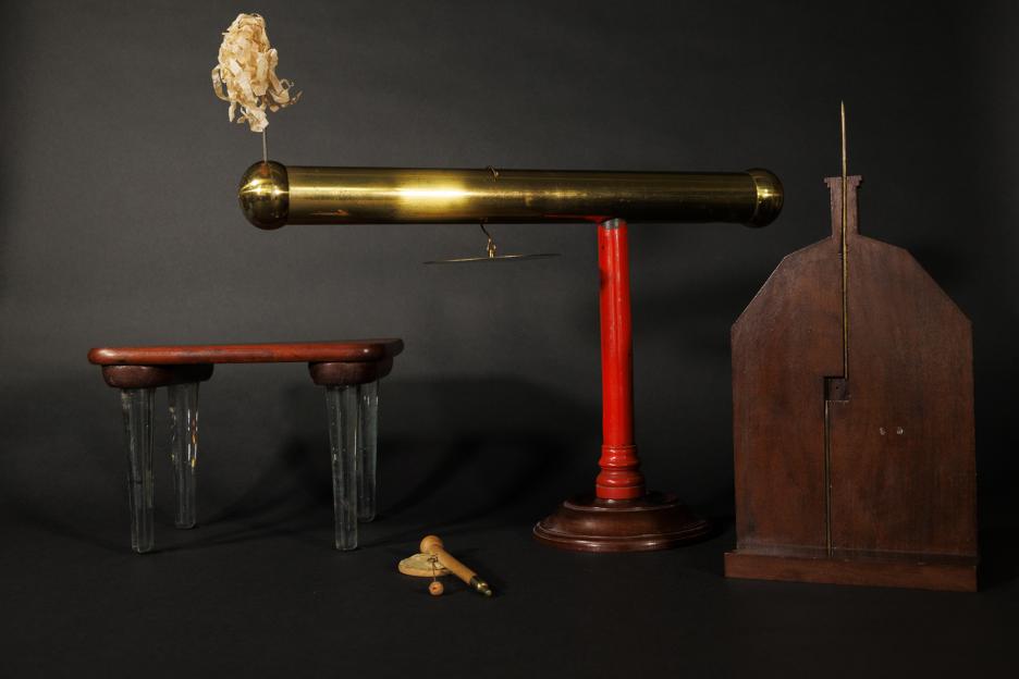 A photo of a collection of instruments associated with Benjamin Franklin 